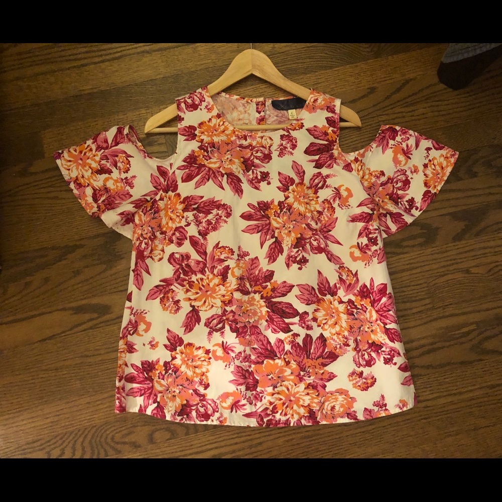 Beautiful Cut-out back cotton floral top